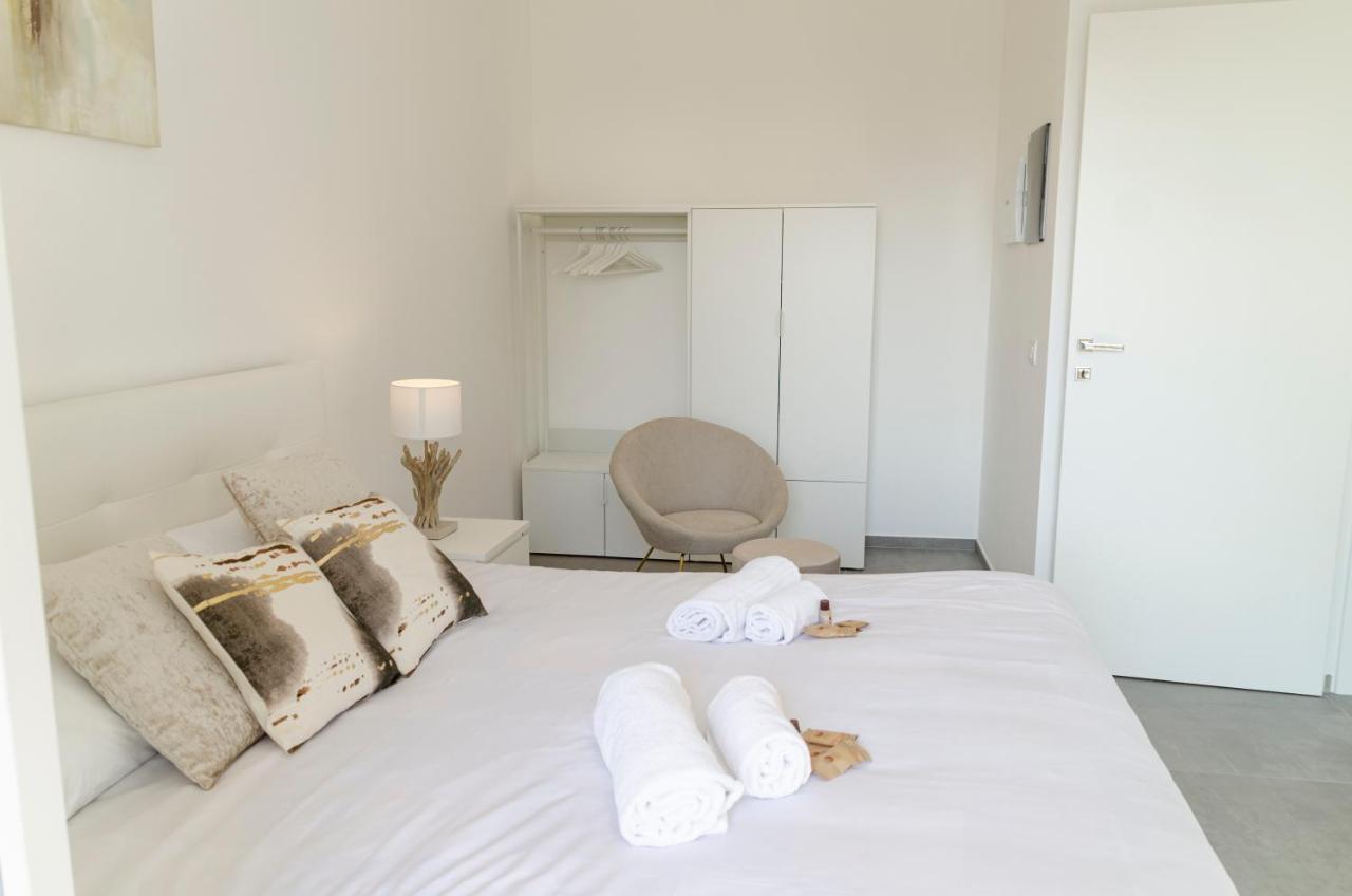 Apartament Apulialux - Exclusive And Modern City View, Private Parking Bari Zewnętrze zdjęcie