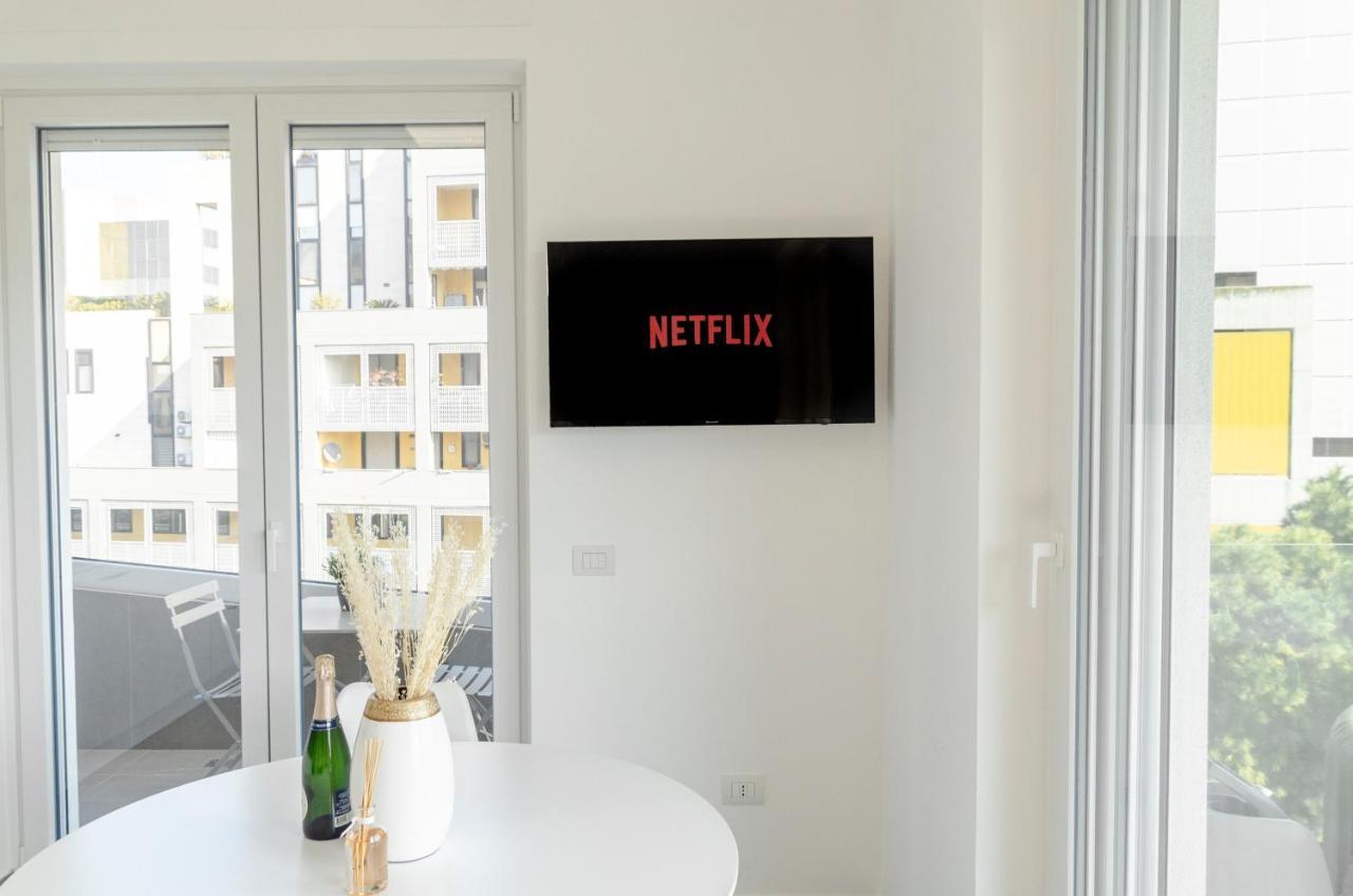 Apartament Apulialux - Exclusive And Modern City View, Private Parking Bari Zewnętrze zdjęcie
