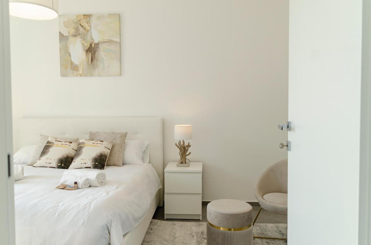 Apartament Apulialux - Exclusive And Modern City View, Private Parking Bari Zewnętrze zdjęcie