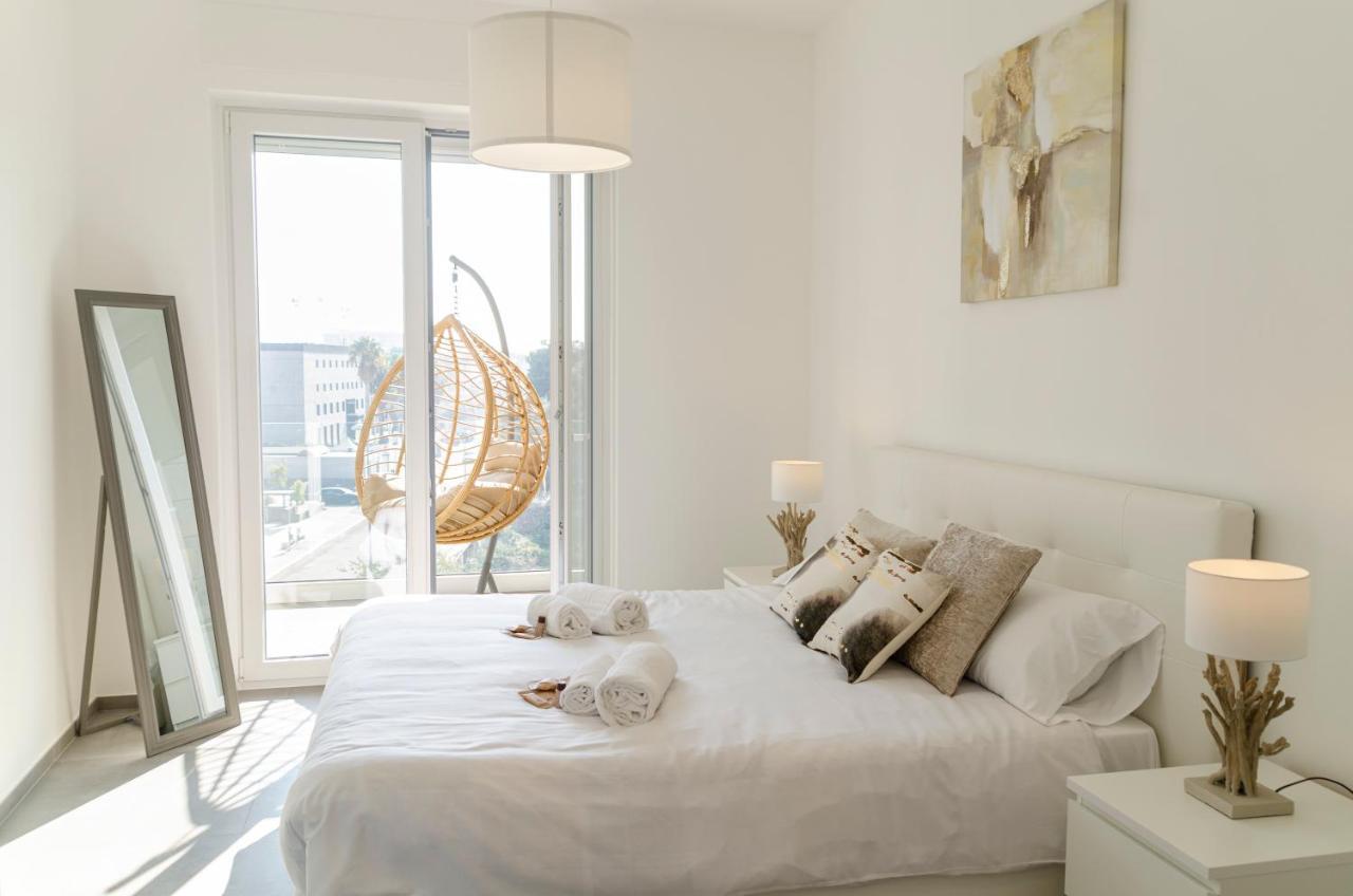 Apartament Apulialux - Exclusive And Modern City View, Private Parking Bari Zewnętrze zdjęcie