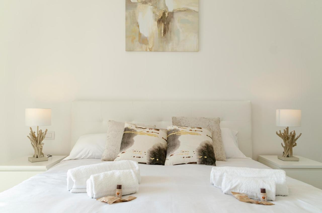 Apartament Apulialux - Exclusive And Modern City View, Private Parking Bari Zewnętrze zdjęcie